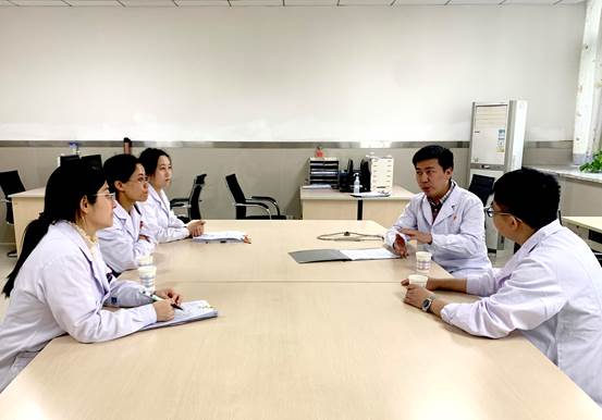《重庆医学》举行2019年11月终审会暨教学查房活动